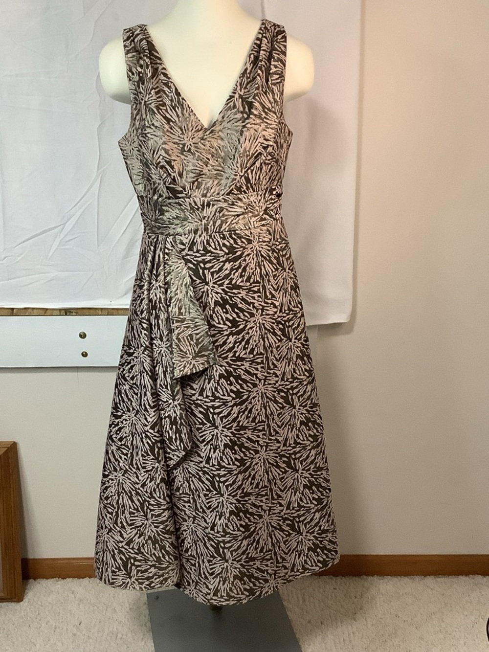 Adrianna Papell Sleeveless V-Neck Midi Dress in Brown & Cream Abstract Print